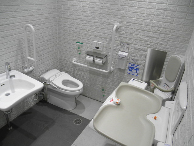 Ueno3153 上野西郷さん ビル ショッピング の 多目的トイレ 詳細 多目的トイレ バリアフリー 多機能トイレ