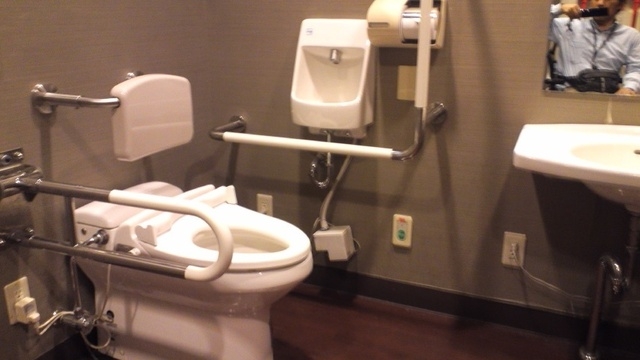 Tohoシネマズ ららぽーと横浜 文化 レジャー施設 の 多目的トイレ 詳細 多目的トイレ バリアフリー 多機能トイレ