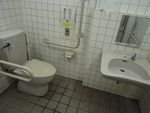 川越運動公園・屋外トイレ（駐車場付近） - 写真:1
