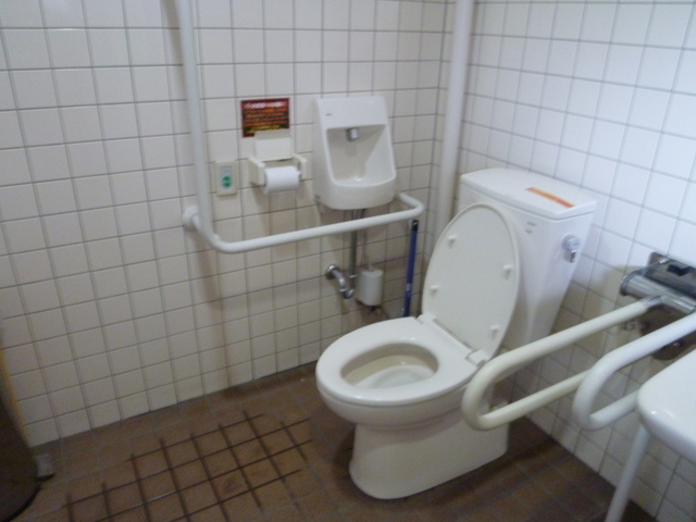 ホームセンターハンズマンくさみ店 ショッピング の 多目的トイレ 詳細 221 多目的トイレ バリアフリー 多機能トイレ