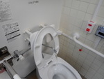 柏駅東口の公衆トイレ（柏市管理） - 写真:2