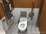 JR常磐線快速・千代田線（乗換）北千住駅男子トイレ内　多目的トイレ - 写真:1