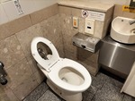 世田谷区立三軒茶屋駅前公衆トイレ*