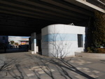 海浜幕張駅高架下の公衆トイレ（改修で余命宣告） - 写真:2